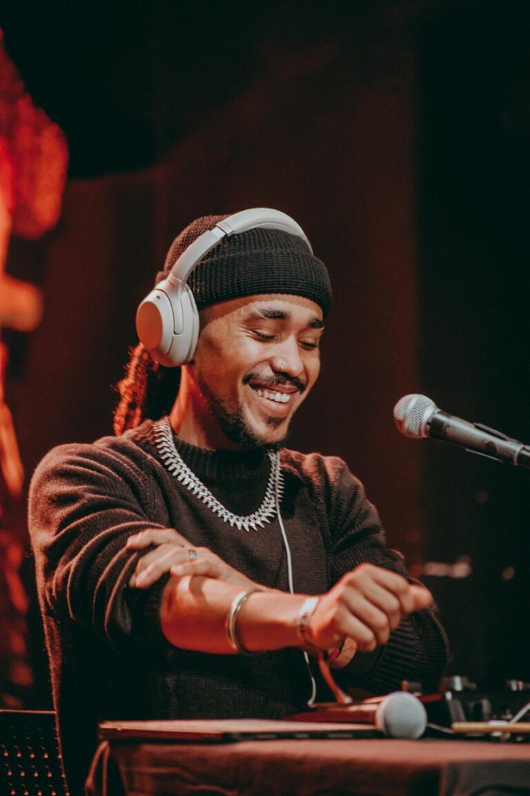 e5b028b0-b3a1-46c2-a899-5726a7a1e13a