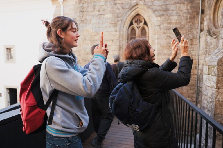 f142ee4f-2d94-4bbd-bae2-ab6b622dd409