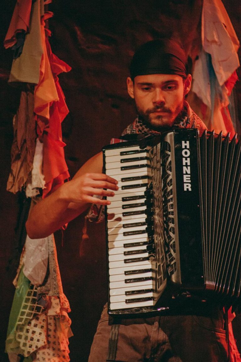 f8551023-914b-4fe5-bed3-403bd6653a63